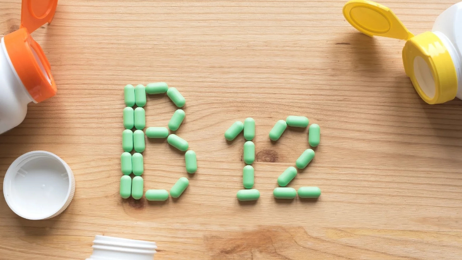 Optimiza tu rutina empresarial con B12: el suplemento matutino esencial